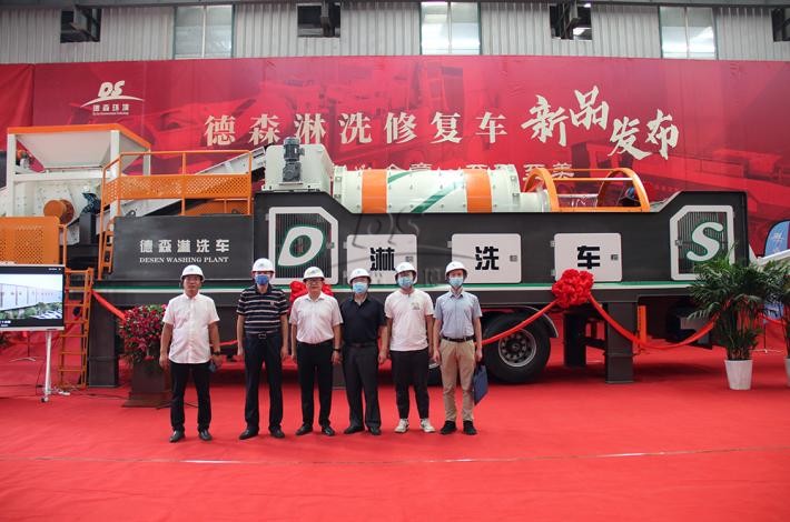 快盈VIII淋洗车新闻发布会嘉宾合影