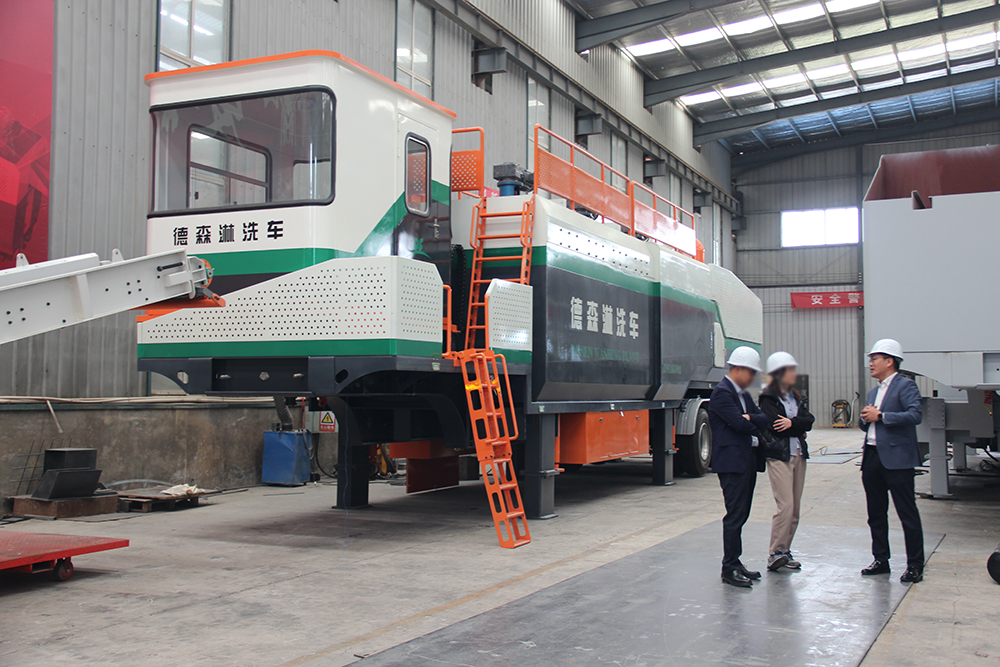 快盈VIII移动淋洗修复设备.jpg 快盈VIII移动淋洗修复设备